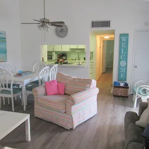 sunny-miramar-villa-half-mi-to-beach-access.hotels-destin.com/