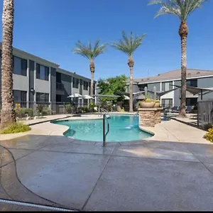 apt-modern-2br-oasis.hotelsofphoenix.com/